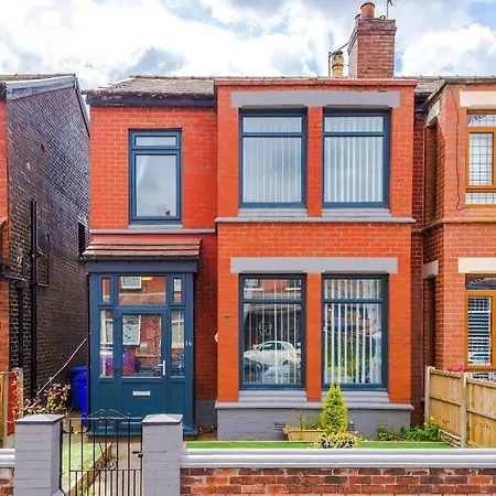 New! 3-Bed Spacious Home In Manchester By 53 Degrees Property, Ideal For Groups, Free Parking!-2